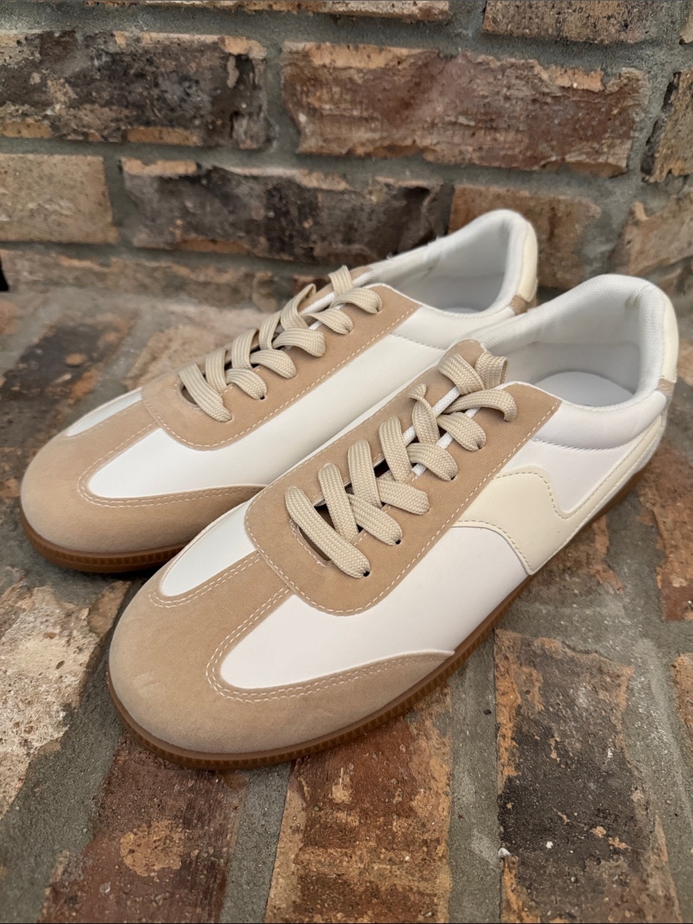 Outwoods Women's Beige & White Casual Leather Sneakers Size 11